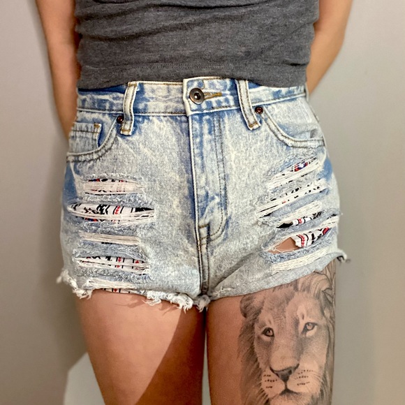 Cute Jean shorts - Picture 1 of 2